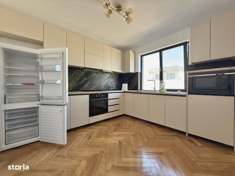 Casă cu 4 camere cu Teren 400 Mp în Central