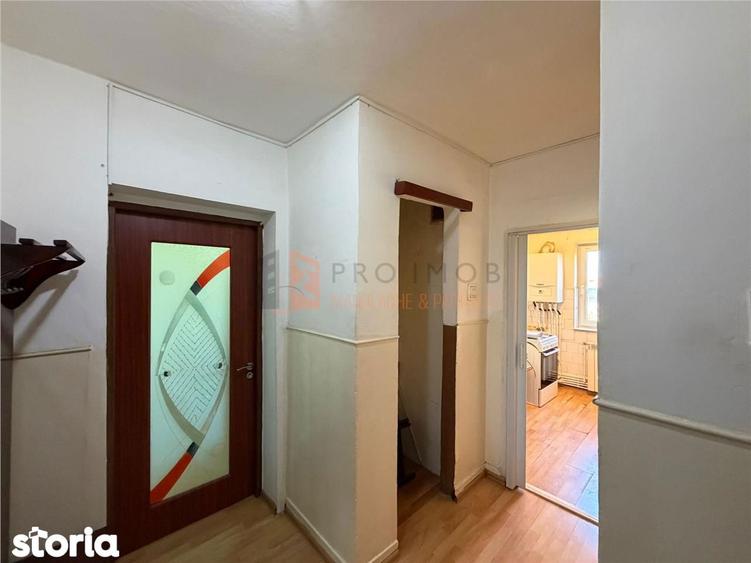 Apartament cu 2 camere semidecomandat, mobilat în Central