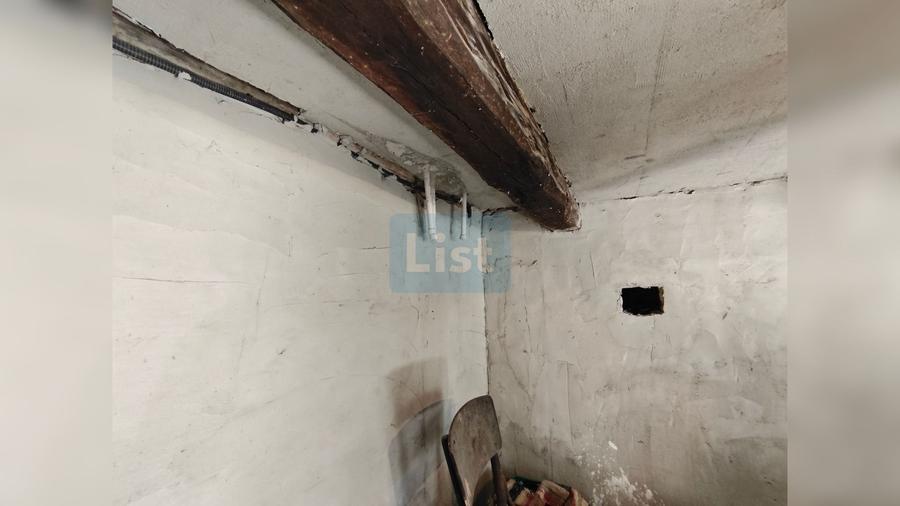 Casă cu 2 camere cu Teren 1457 Mp în Vest