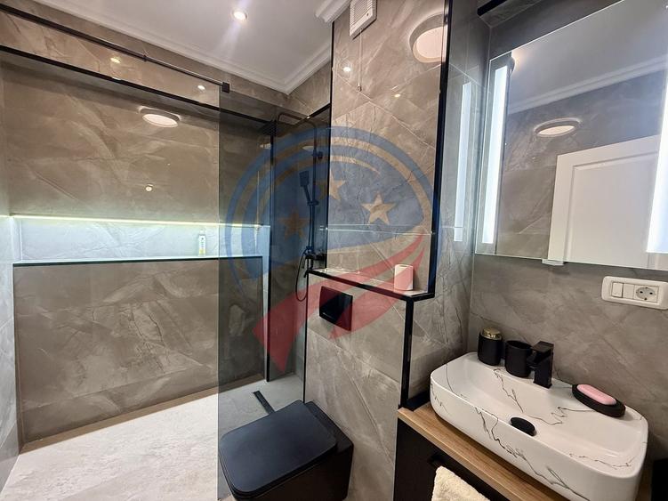 Apartament cu 3 camere semidecomandat, mobilat în 1 Mai