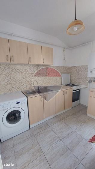 Apartament cu 2 camere decomandat în Tractorul