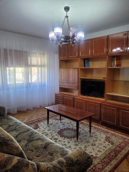 Apartament cu 3 camere decomandat, mobilat în Balada