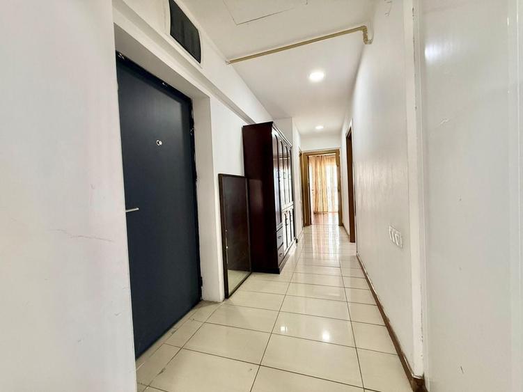 Apartament cu 3 camere decomandat în Ștefăneștii de Jos