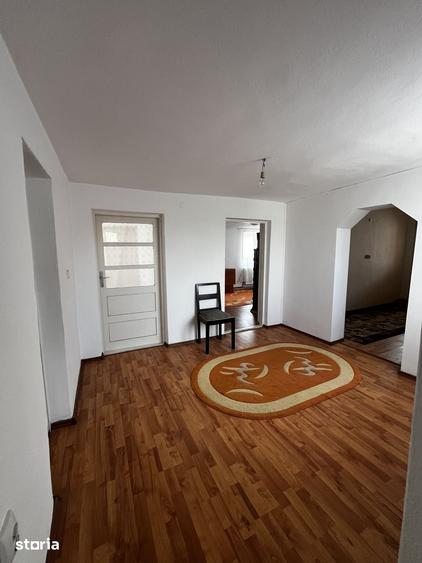 Casă cu 5 camere cu Teren 500 Mp în Priseaca