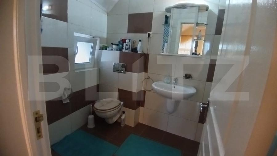 Casă individuală cu 7 camere cu Canalizare în Cetate