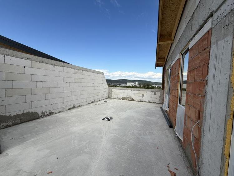 Penthouse cu 4 camere decomandat în Șelimbăr