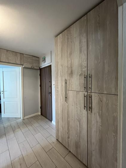 Apartament cu 3 camere semidecomandat în Brazda lui Novac