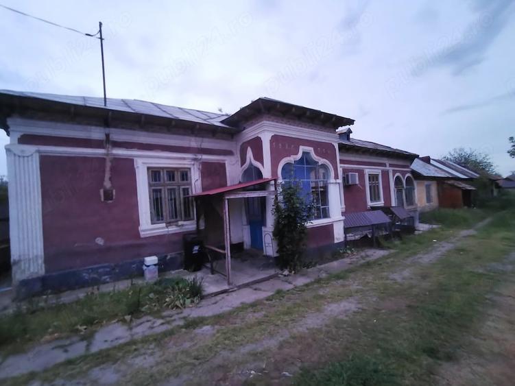 Casă cu 6 camere cu Teren 1800 Mp în Fântânele