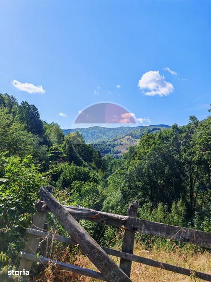 Casă cu 4 camere cu Teren 930 Mp în Vale