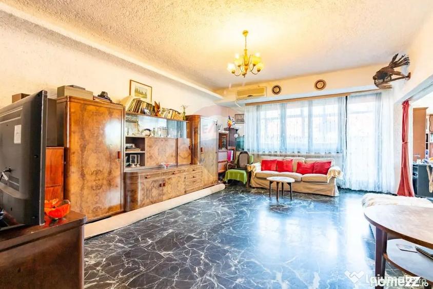 Apartament cu 4 camere decomandat în Primăverii