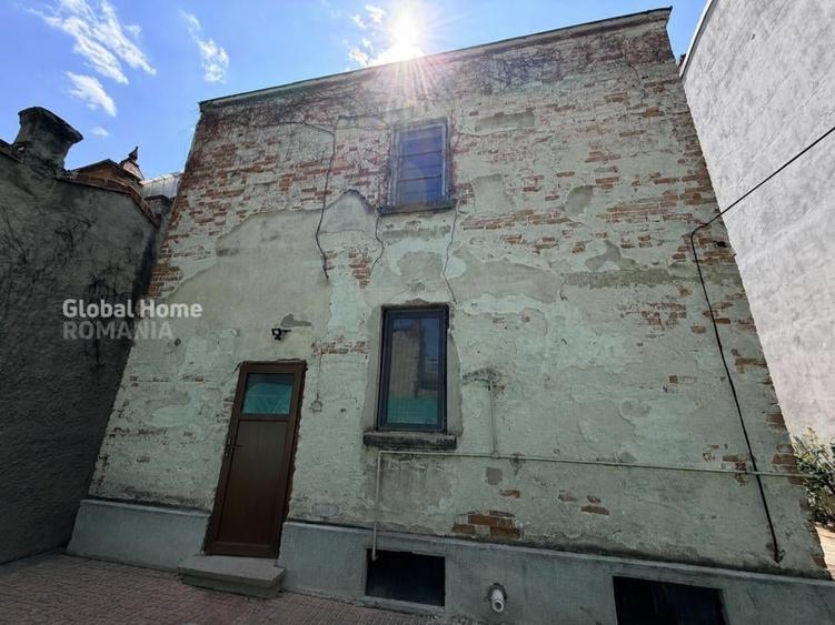 Casă cu 6 camere cu Teren 306 Mp în Vatra Luminoasă