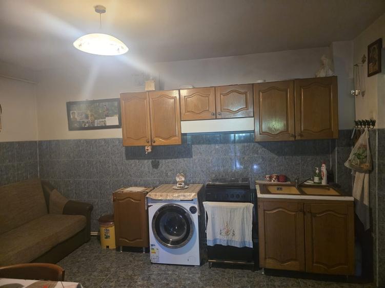 Apartament cu 3 camere decomandat în Lețcani