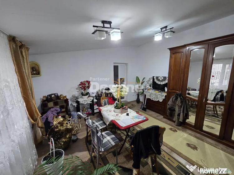Casă cu 6 camere cu Teren 320 Mp în Galata