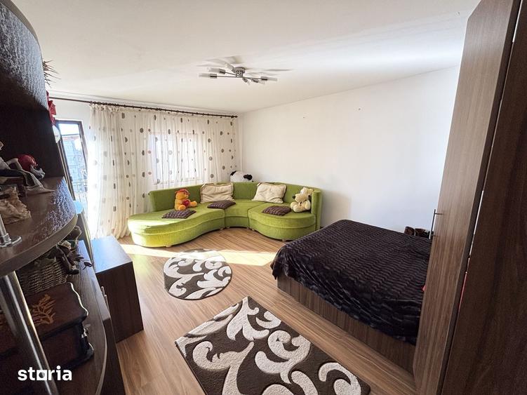 Casă cu 5 camere cu Teren 768 Mp în Poienarii Burchii