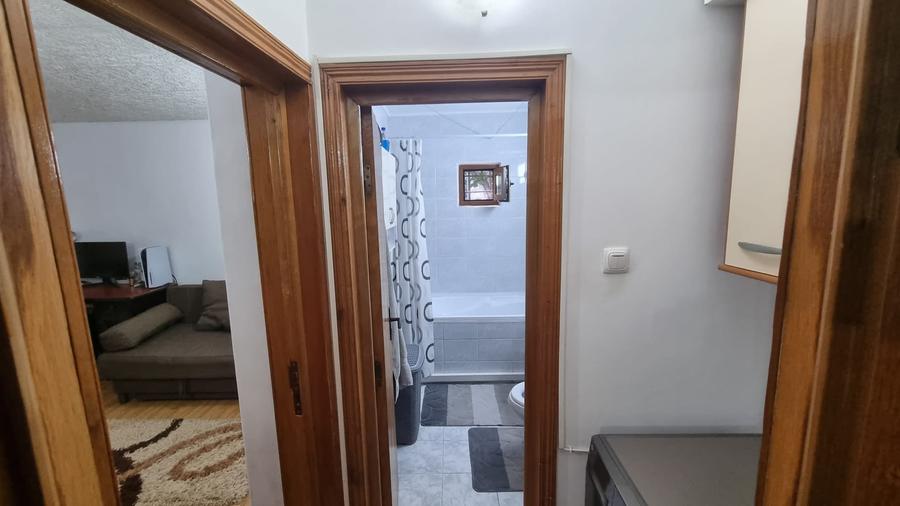 Apartament cu 4 camere decomandat în Nicolina