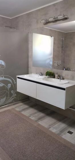 Casă cu Teren 3000 Mp în Ponoarele