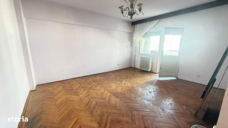 Apartament cu 3 camere decomandat în Central