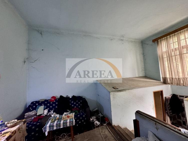 Casă individuală cu 12 camere cu Canalizare în Dacia