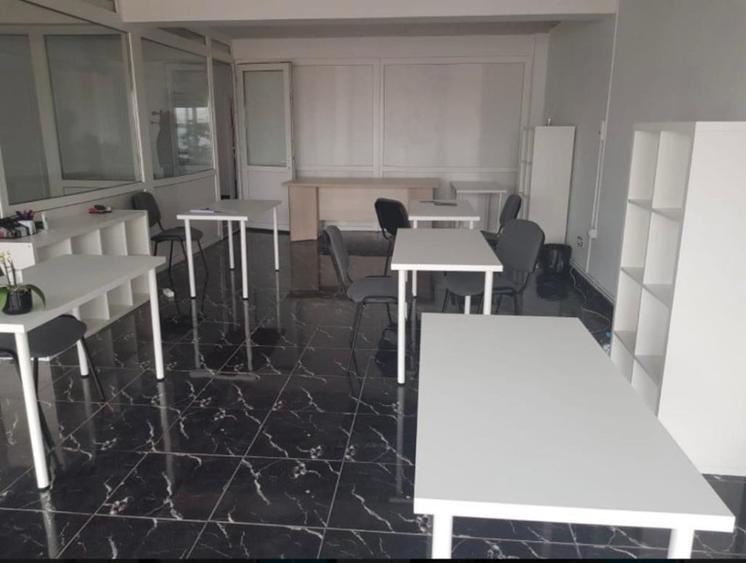 Birou, de 104 mp, în Central