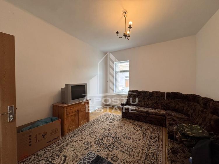 Apartament cu 5 camere semidecomandat în Bălcescu