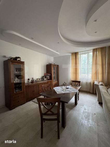 Casă cu 7 camere cu Teren 230 Mp în Siloz
