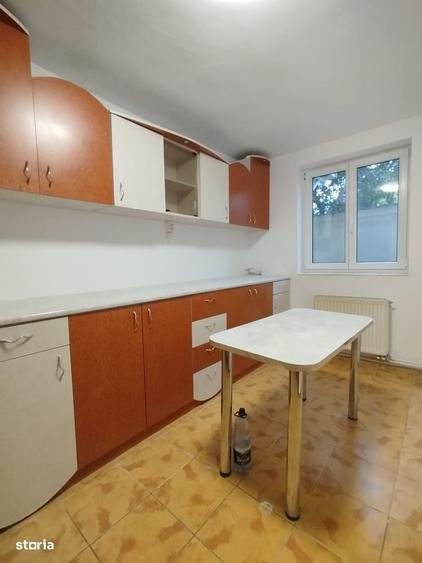 Casă cu 3 camere semidecomandat în Griviței
