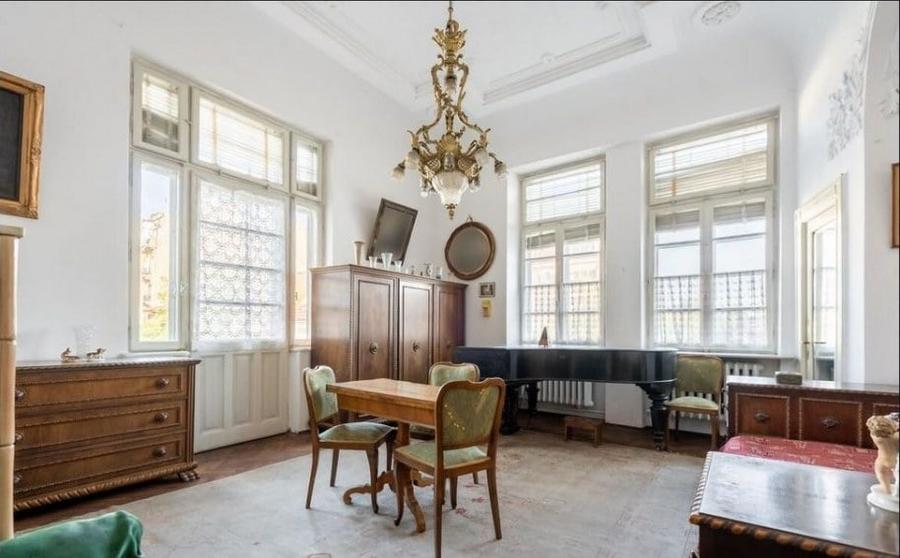 Casă cu 26 camere cu Teren 1051 Mp în Victoriei