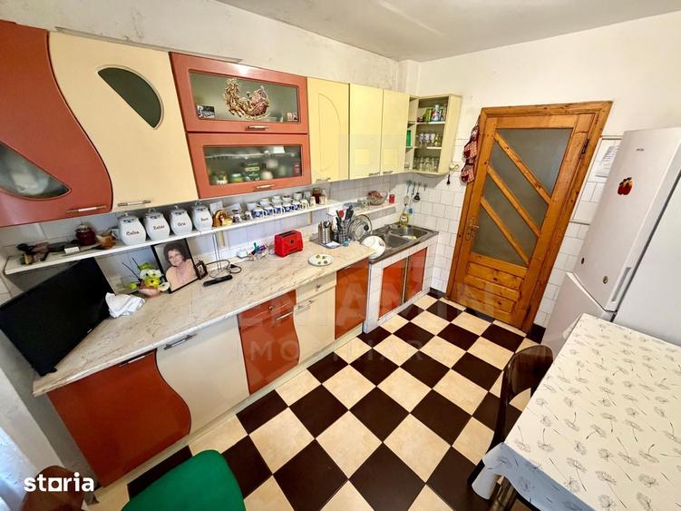Apartament cu 4 camere în Craiovița Nouă