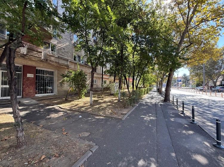 Apartament cu 3 camere decomandat în Dorobanți