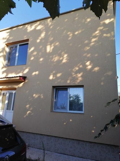 Casă cu 4 camere în Buzoești