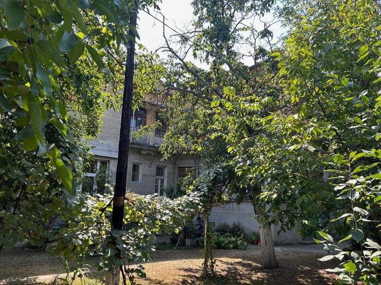 Casă cu 6 camere cu Teren 1000 Mp în Traian