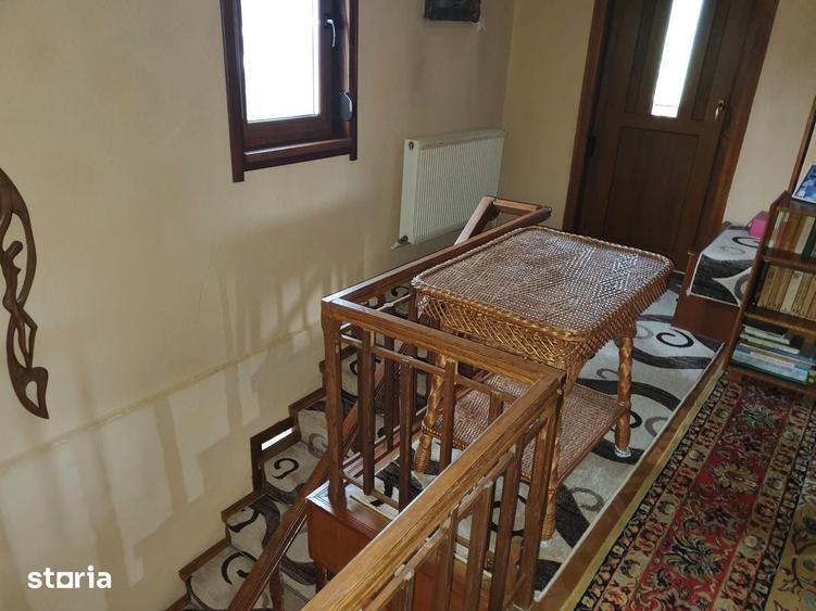 Casă cu 5 camere cu Teren 520 Mp în Vlădești