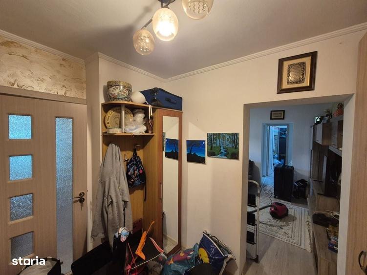 Apartament cu 3 camere semidecomandat în Dacia