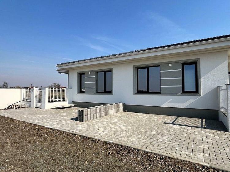 Duplex cu 3 camere cu Canalizare în Covaci