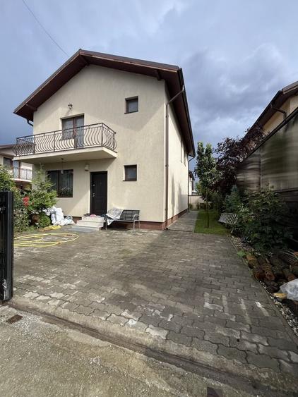Casă cu 4 camere în Central