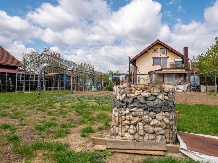 Casă cu 5 camere cu Teren 1450 Mp în Central