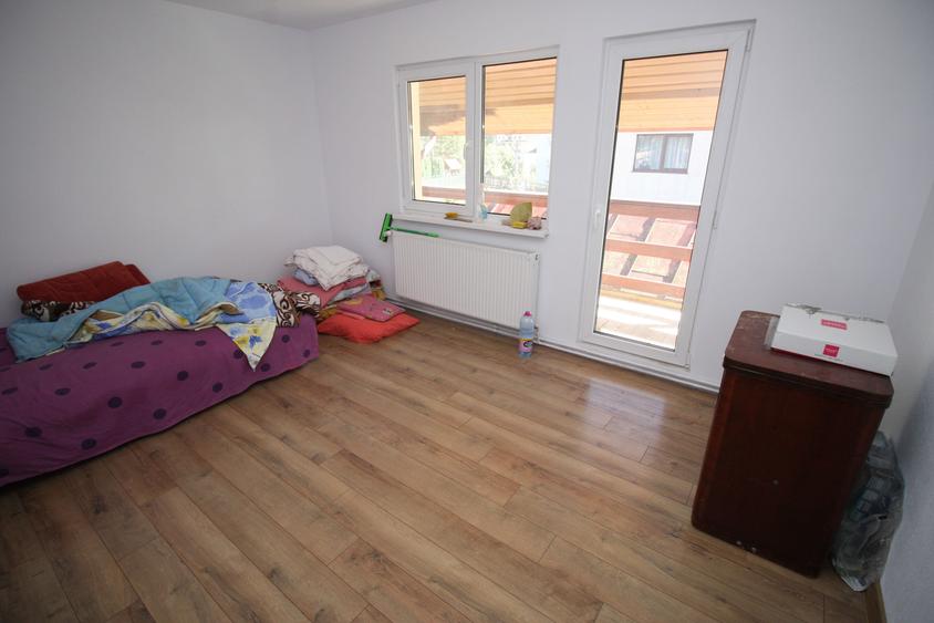 Casă cu 7 camere cu Teren 386 Mp în Platoul Izvor