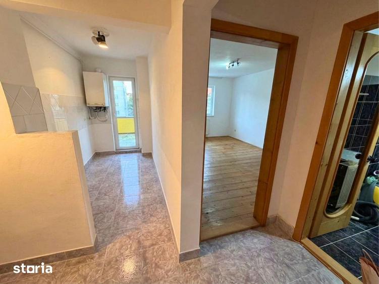 Garsonieră decomandată în Sud