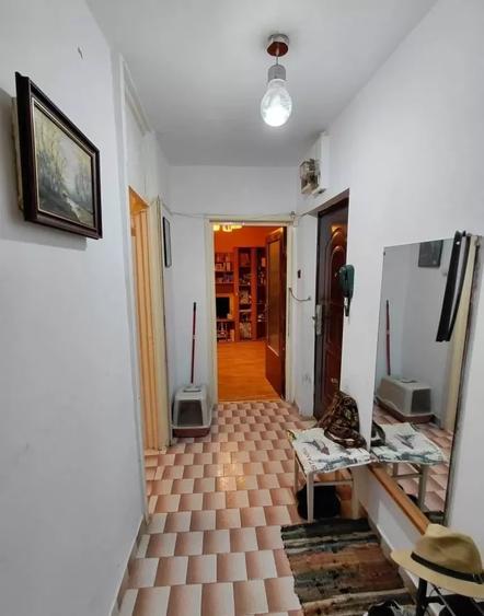 Apartament cu 2 camere semidecomandat, mobilat în Pantelimon