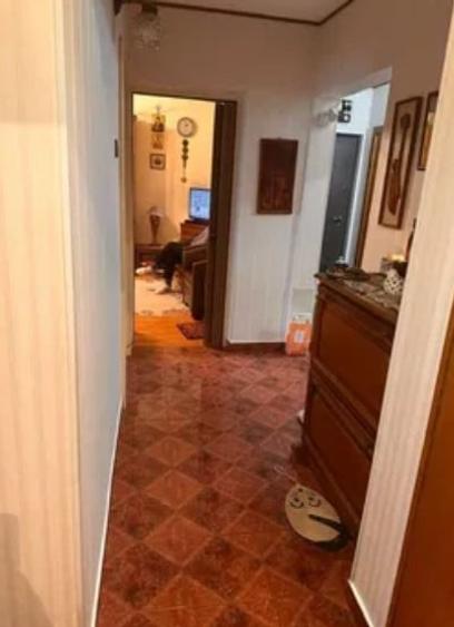 Apartament cu 3 camere decomandat în Tineretului