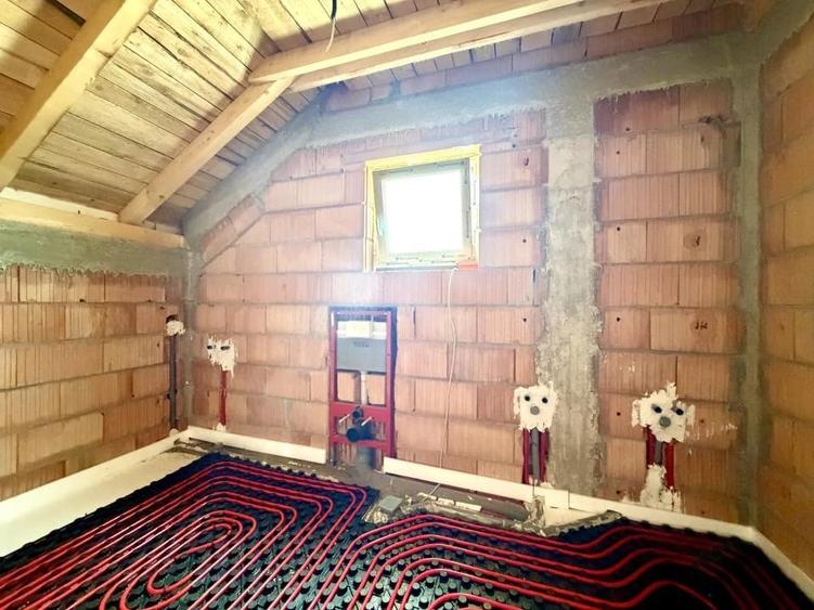Casă cu 4 camere cu Teren 411 Mp în Sânandrei