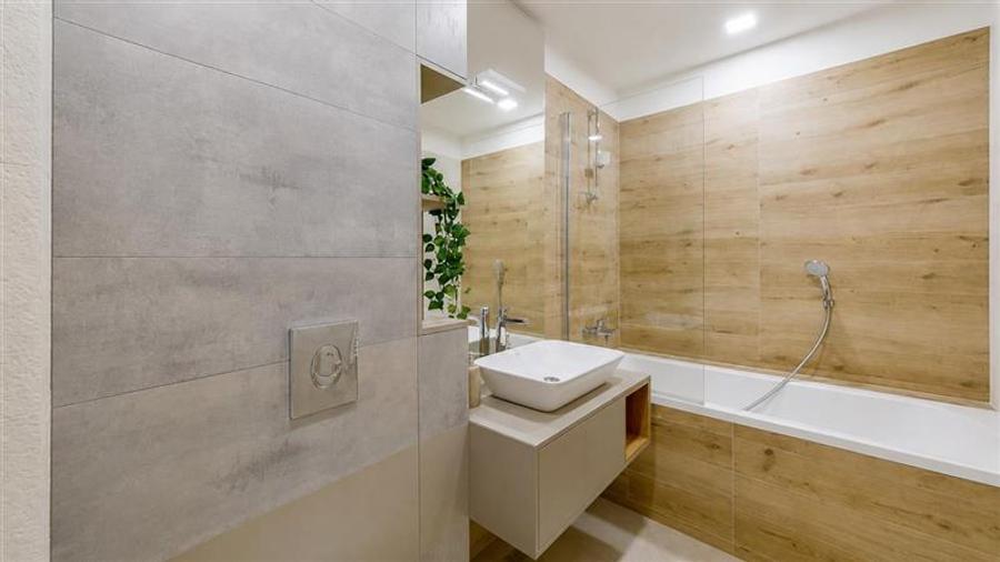 Apartament cu 2 camere decomandat în Tractorul