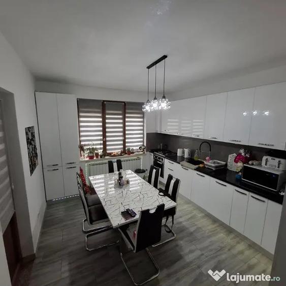 Casă cu 4 camere cu Teren 360 Mp în Sud