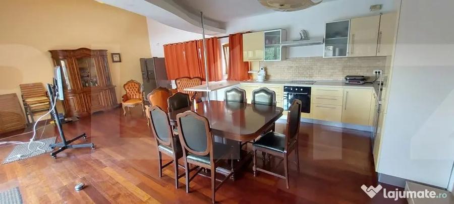 Casă cu 9 camere cu Teren 750 Mp în Dumbrăvița