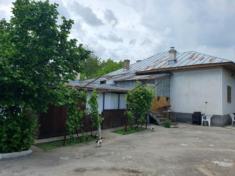 Casă cu 4 camere în Central
