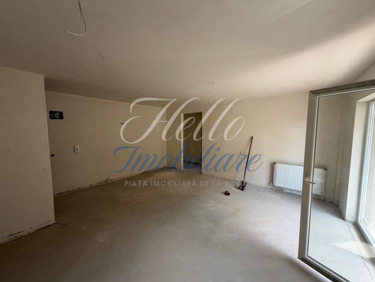 Apartament cu 3 camere semidecomandat în Florești