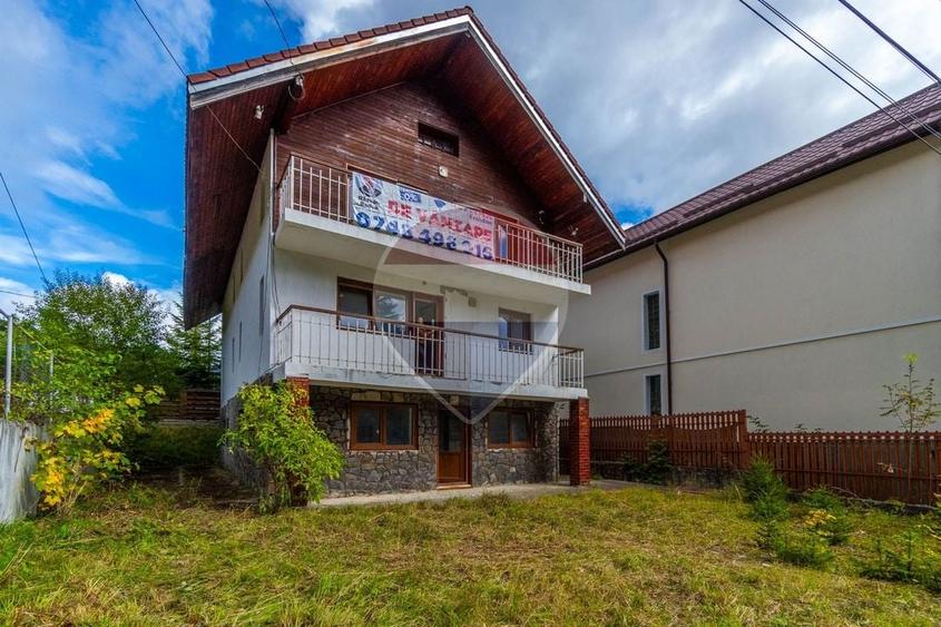 Duplex cu 8 camere cu Teren 304 Mp în Central