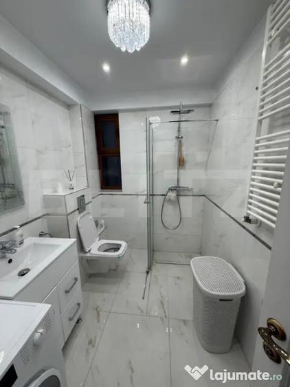 Apartament cu 3 camere semidecomandat, mobilat în Central