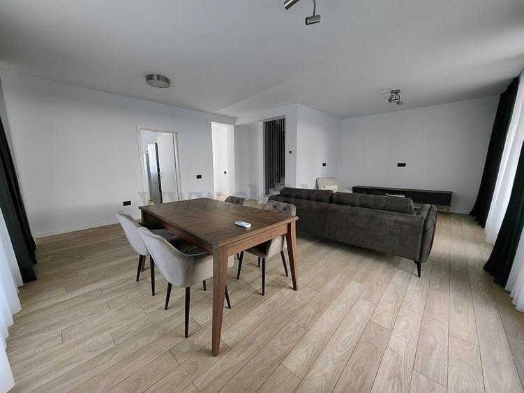 Casă individuală cu 5 camere cu Canalizare în Pipera