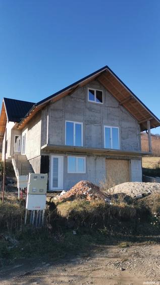 Casă cu 4 camere cu Teren 548 Mp în Precista